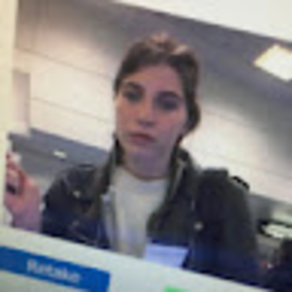 Meet your Posher, Zoe